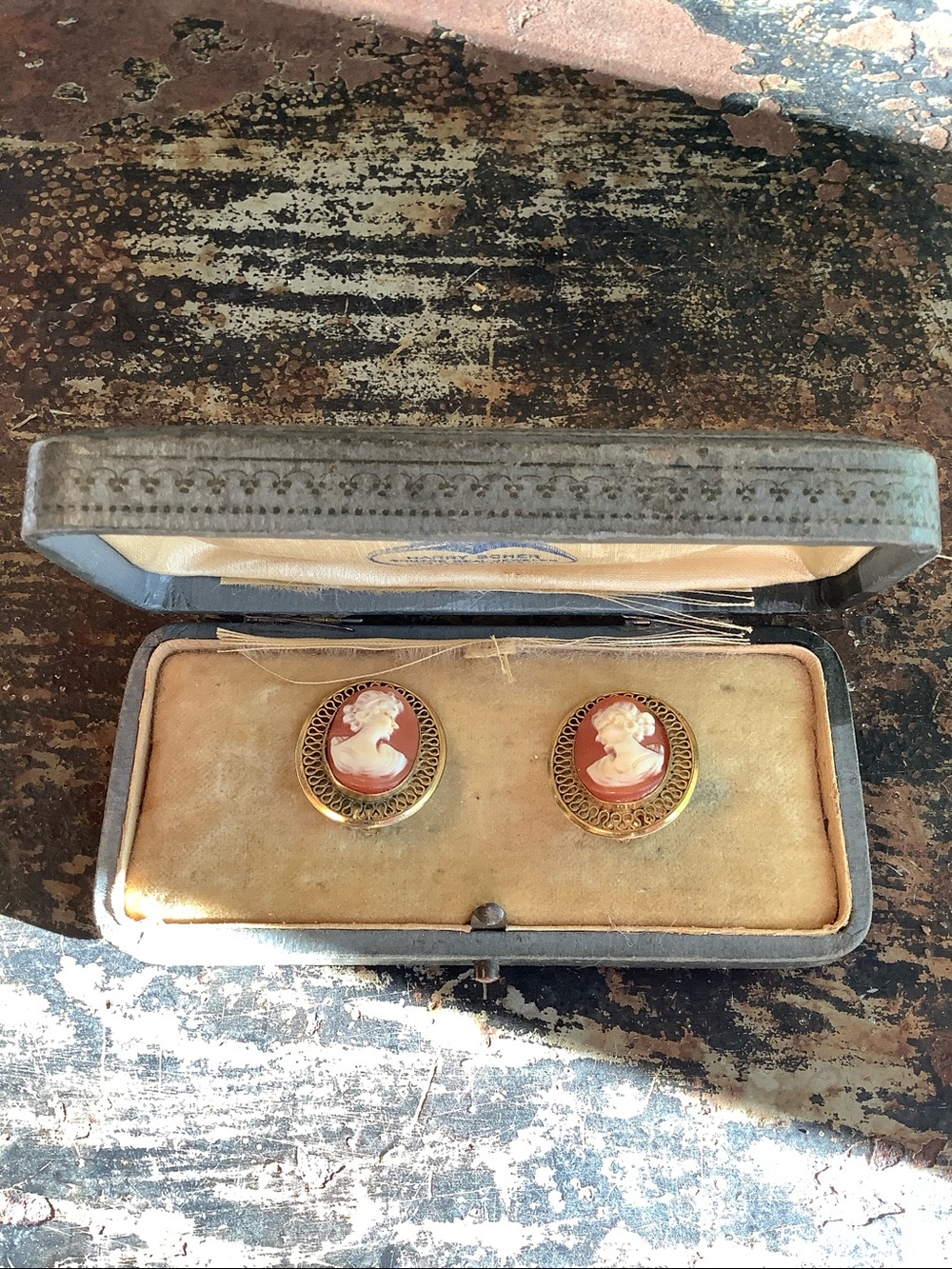 Vintage Filagree Cameo Clip On Earrings